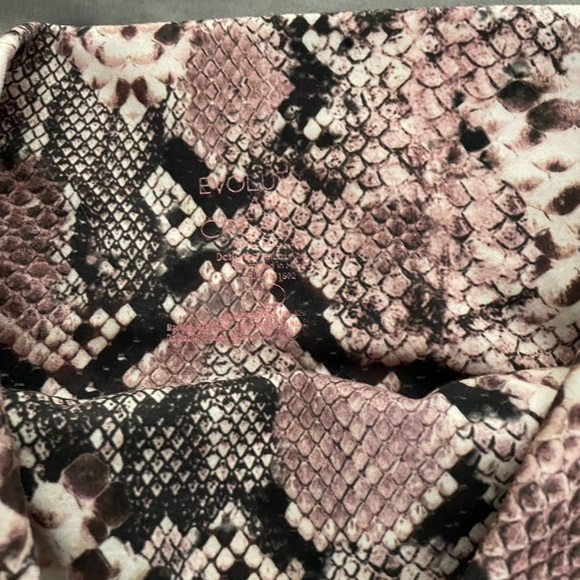 Evolution creation high rise 7/8 rights snake print - Picture 3 of 4